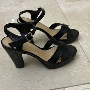 🛍️NWOT Chinese Laundry 🛍️Criss Cross Platform Black Sandals Sz 9 High Heels💕
